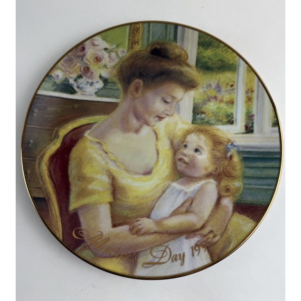 Vintage Avon 1995 Mother's Day Collectors Plate Porcelain with 22 k Trimmed Gold